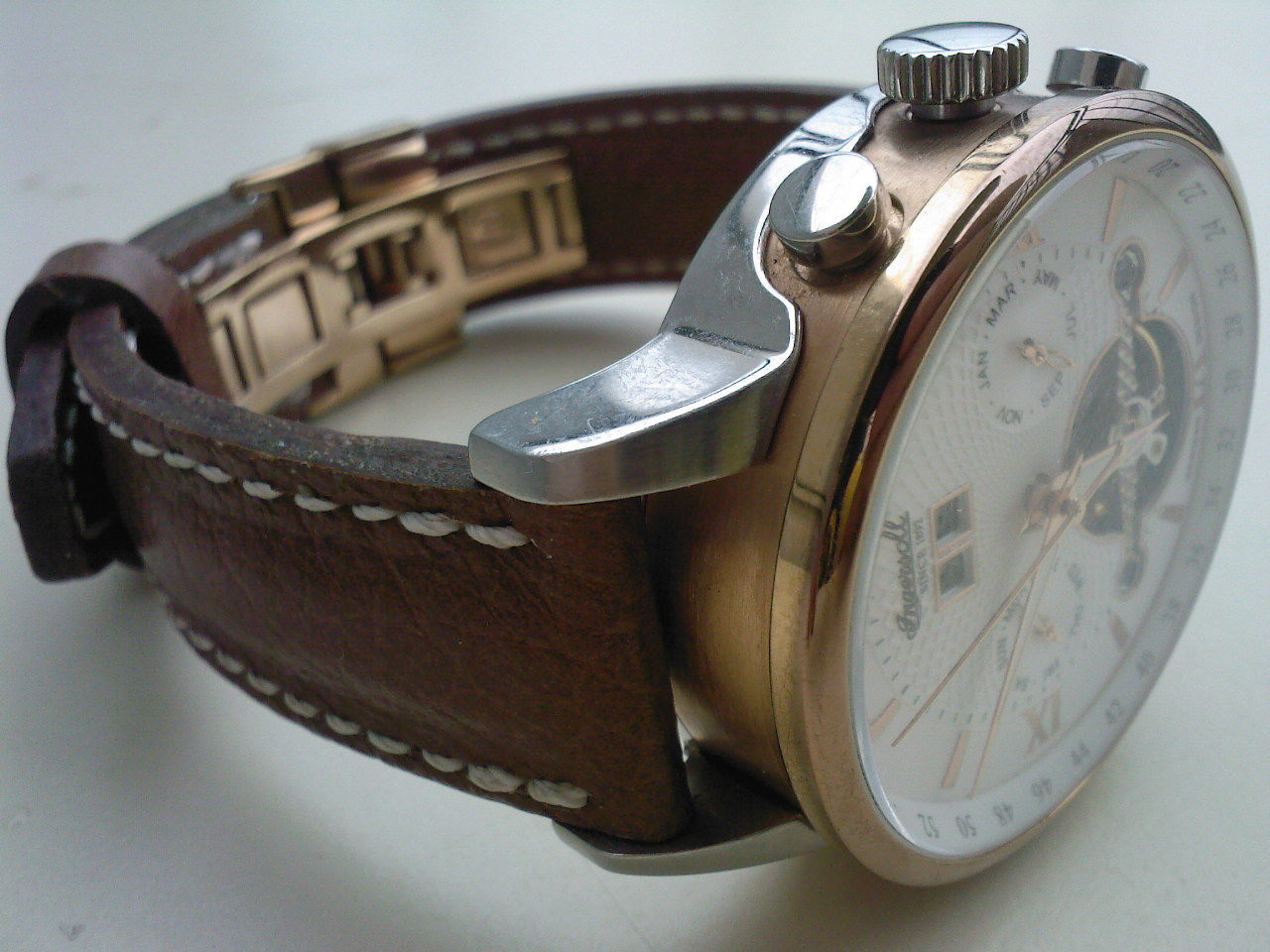 Изготовление ремешков для часов на заказ из натуральной кожи.