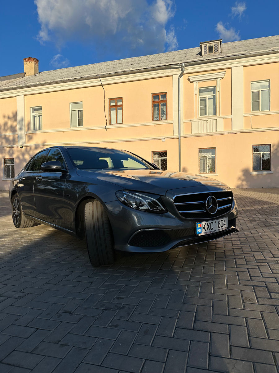 Mercedes E-Class foto 1