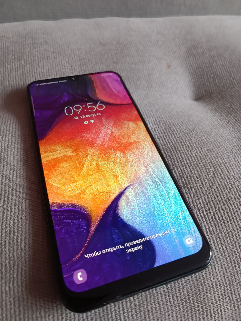 Samsung Galaxy A50 в хорошем состоянии.