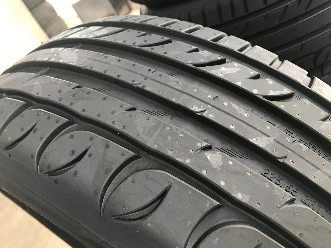 2 шины/2 anvelope 225/55 R17 Riken UHP (Michelin Group)/ Доставка, livrare toata Moldova foto 4