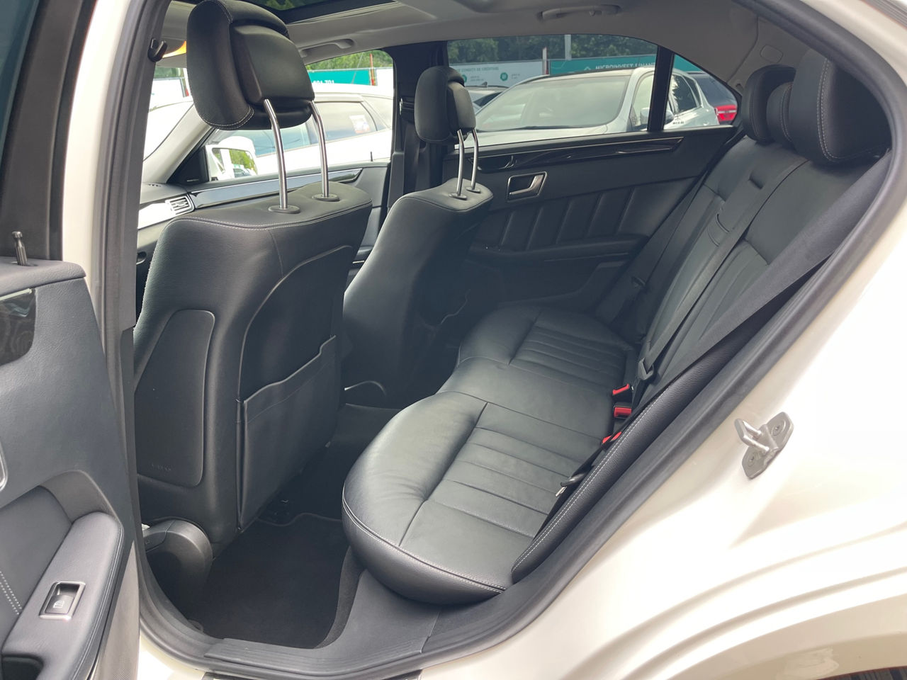 Mercedes E-Class foto 14