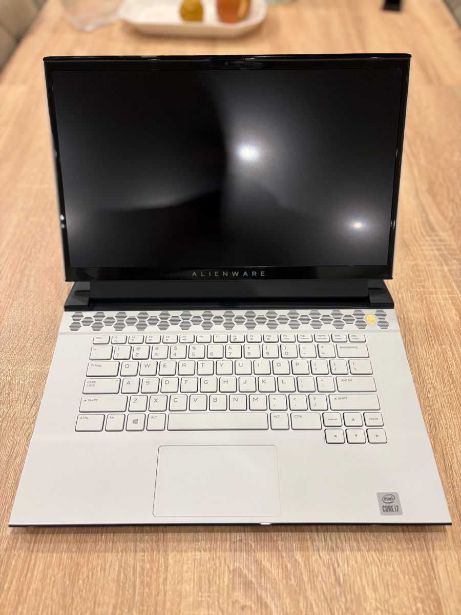 Alienware M15, R3