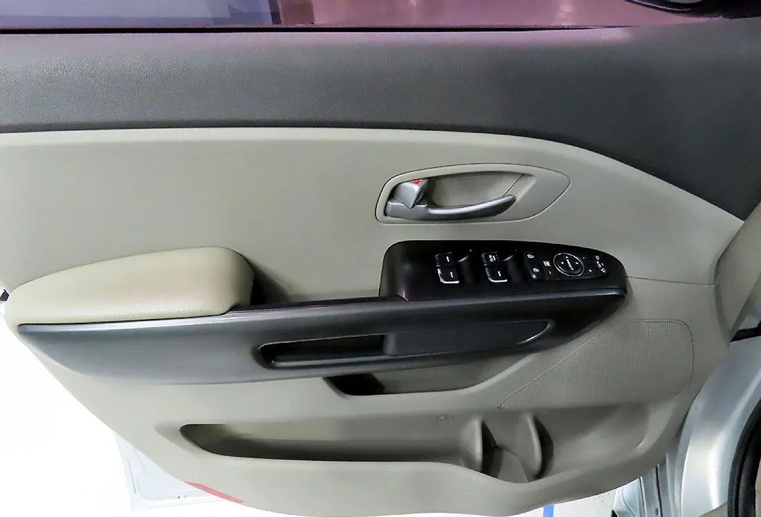 KIA Carnival foto 9