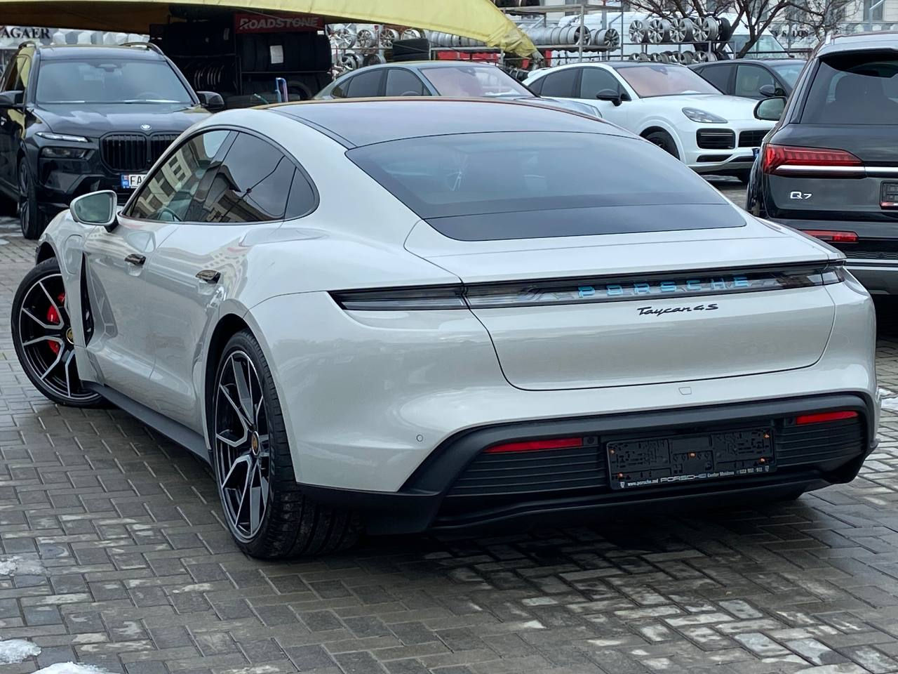 Porsche Taycan foto 2