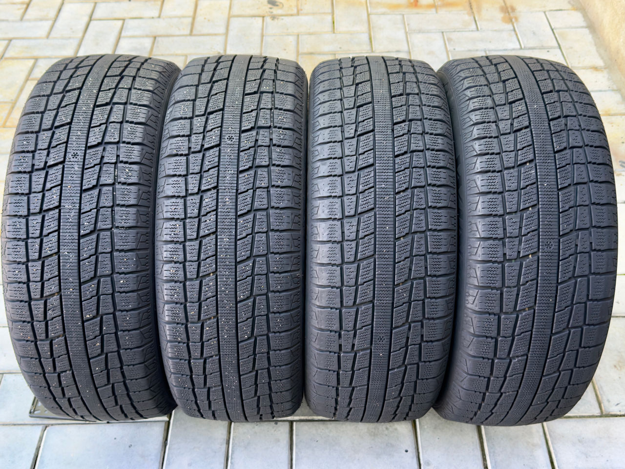 Anvelope  215/55/R18 фото 0