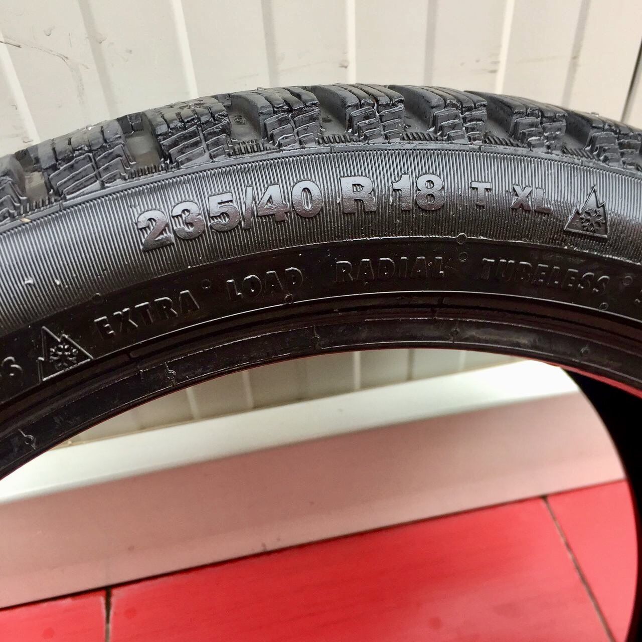 Шины 235/40 R18 Continental...