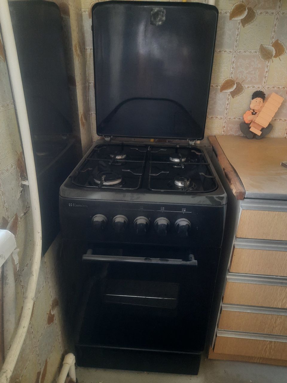 Газовая плита \"Электролюкс\" за 999 лей, состояние супер!