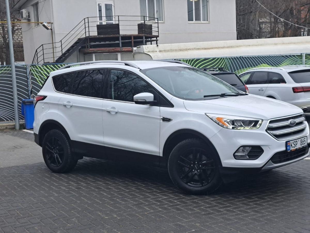 Ford Kuga foto 1