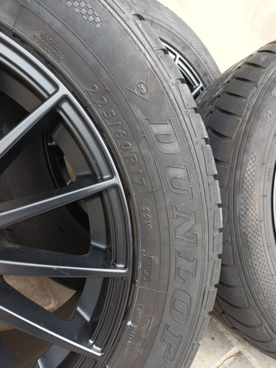 Продам отличные диски с шинами(Dunlop)  подходят на BMW  и Т5    225/60 R17 foto 4