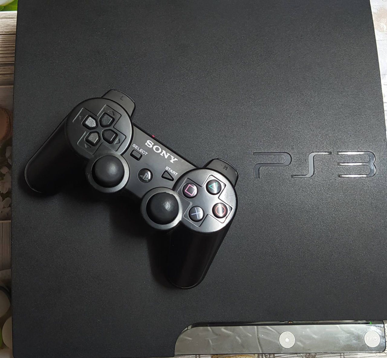 Продам Playstation 3 Slim 320 гб + прошивка HEN + 24 игры