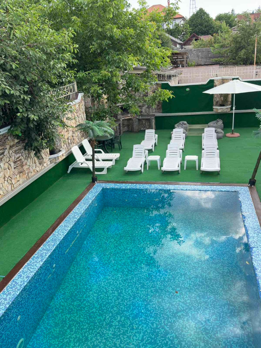 Vila cu piscina foto 7