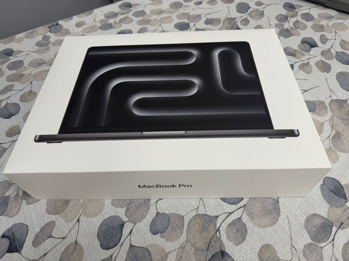 MacBook Pro 14-inch, M3 Pro chip, 18GB , 512Gb SSD foto 0