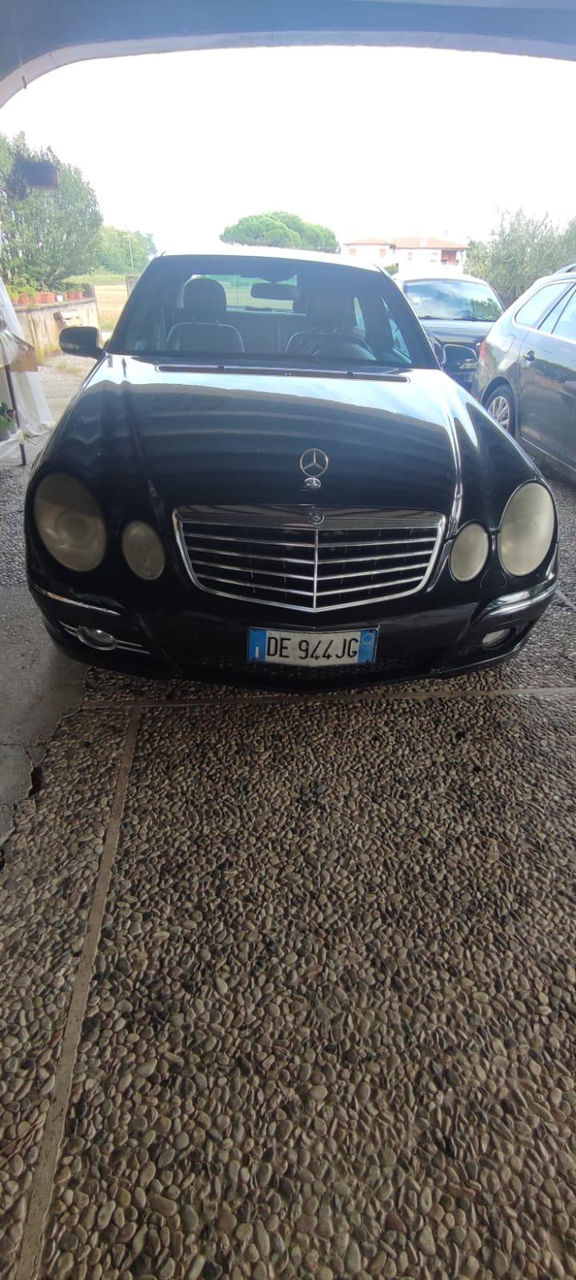 Dezmembrez Mercedes E211 Restaling 3.2 diesel V6 OM 642 foto 1