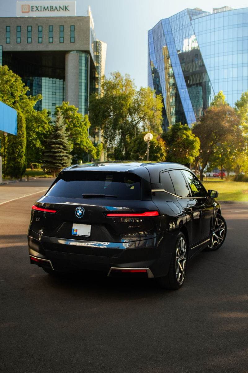 BMW iX фото 3