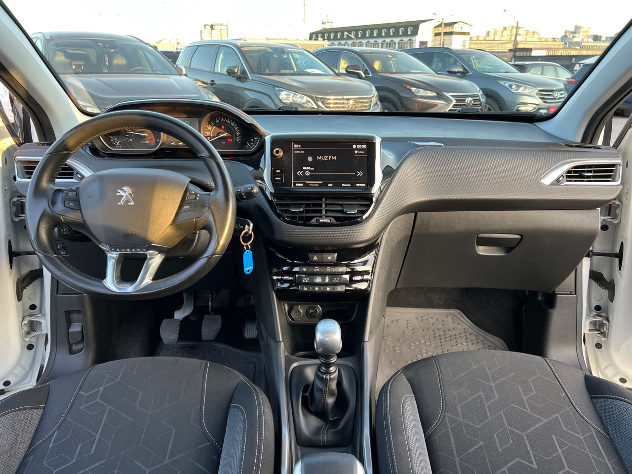 Peugeot 2008 фото 7