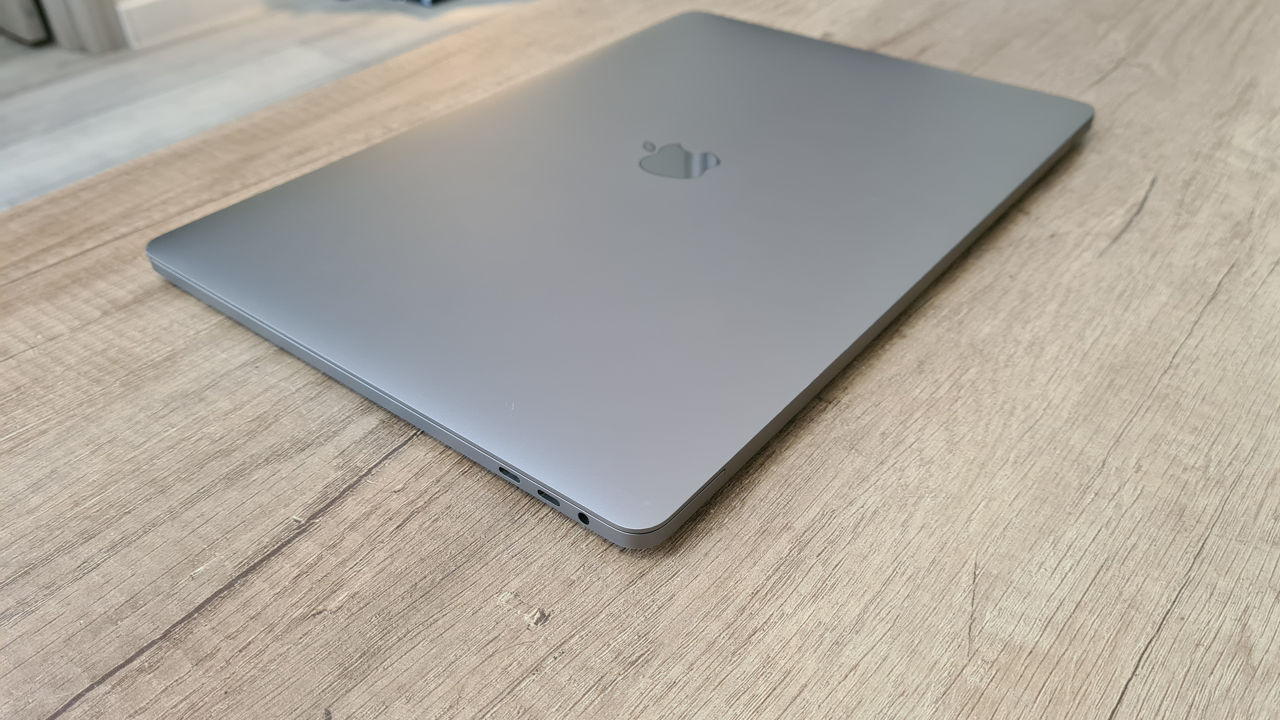 Macbook Pro 15 2019 (i9 16x 5.00Ghz, 16Gb, 512Gb, Radeon PRO Vega 4Gb) foto 6