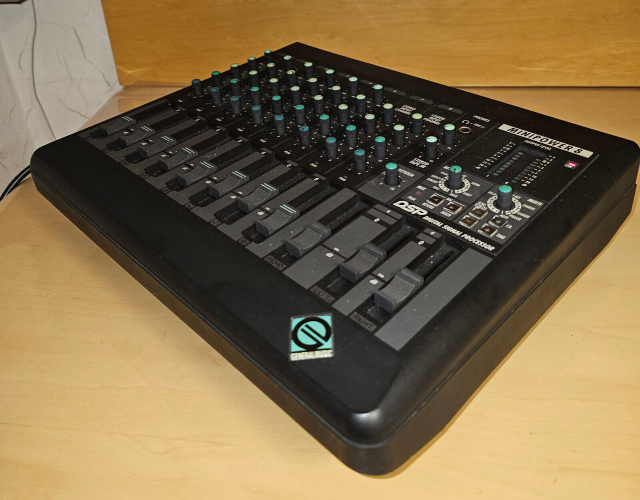 Активный пульт "Generalmusic Mini Power 8" - 200 Евро foto 1