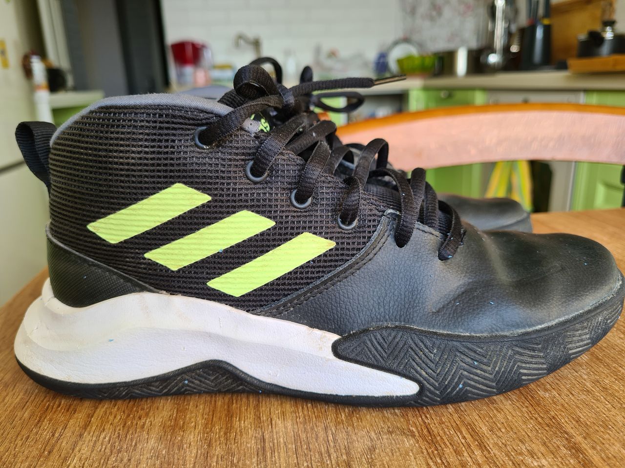 2 пары кроссовок Adidas б/у 35 размер