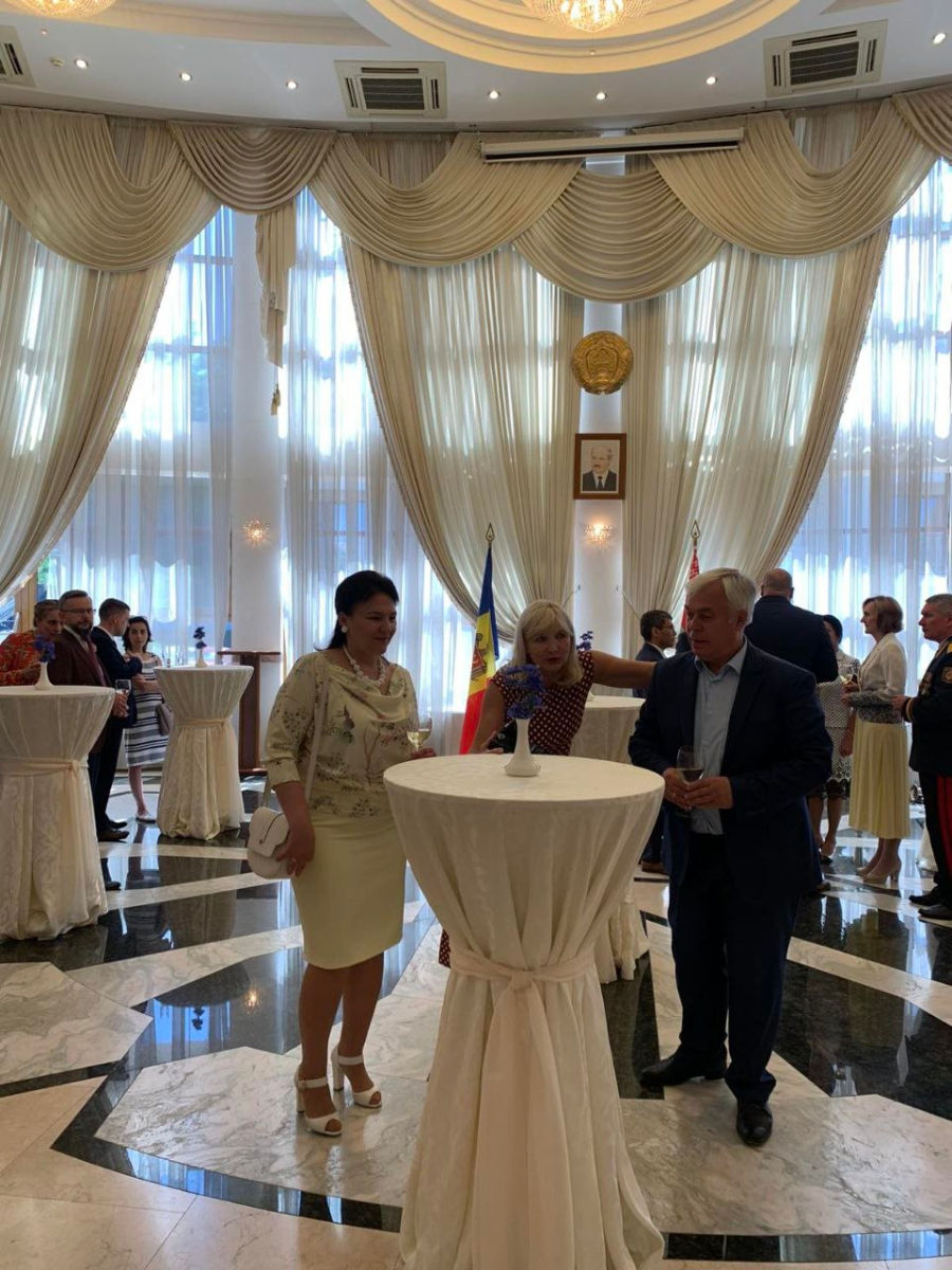 Închiriere de mobilier și textile pentru evenimente foto 3