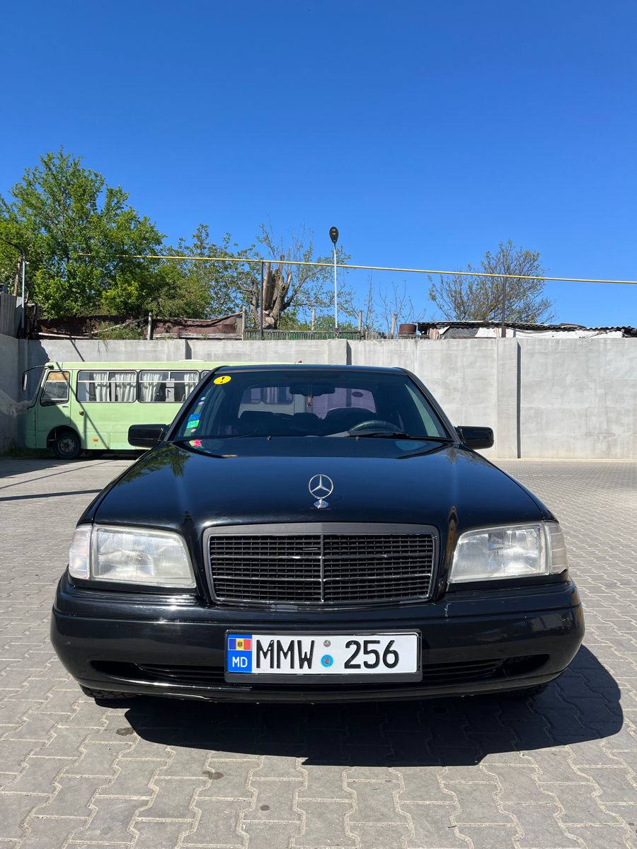 Mercedes C-Class foto 2