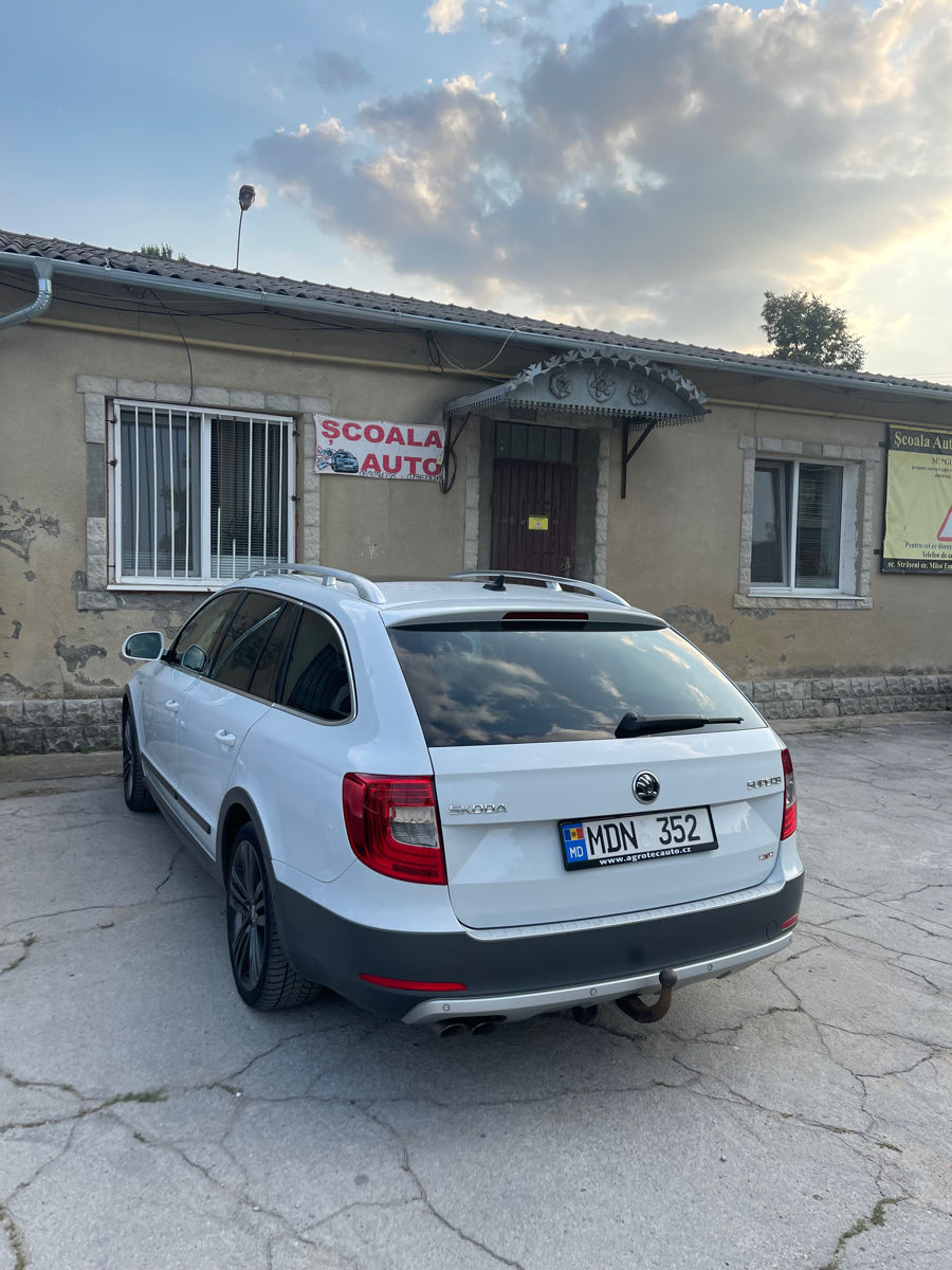 Skoda Superb foto 2