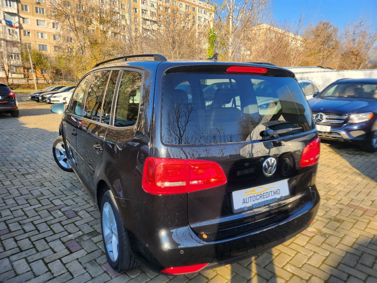 Volkswagen Touran foto 2