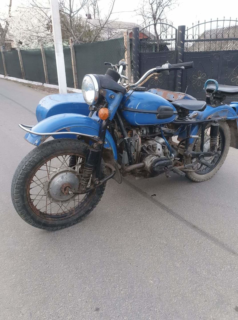 Мотоцикл голубой Урал 2002