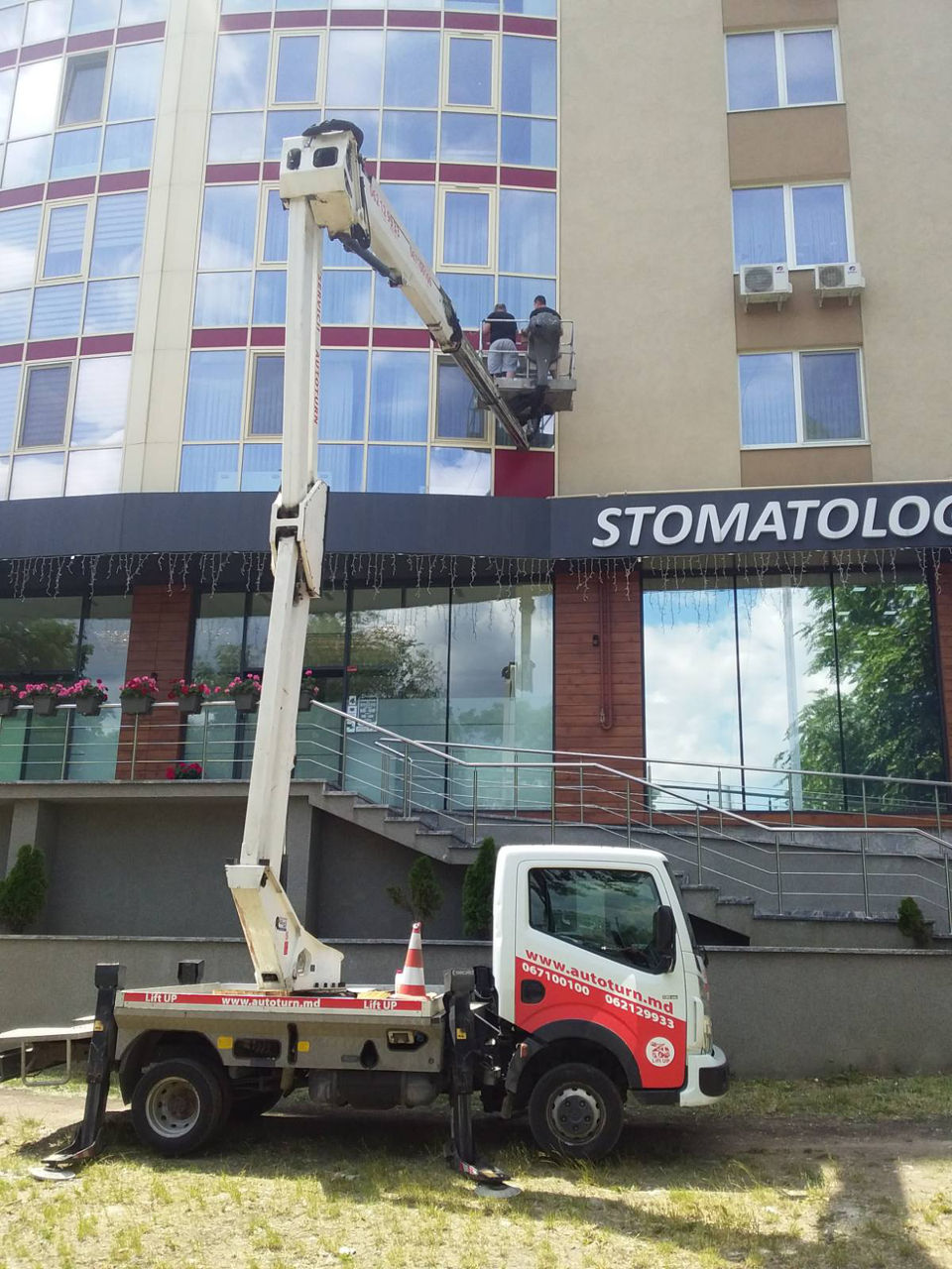 Curățare profesională a fațadelor, acoperișuri, trotuare, pavaje, curți, garduri, etc. foto 9