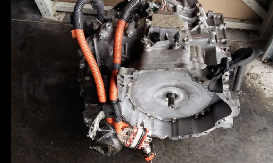 Запчасти на toyota auris  hybrid foto 1