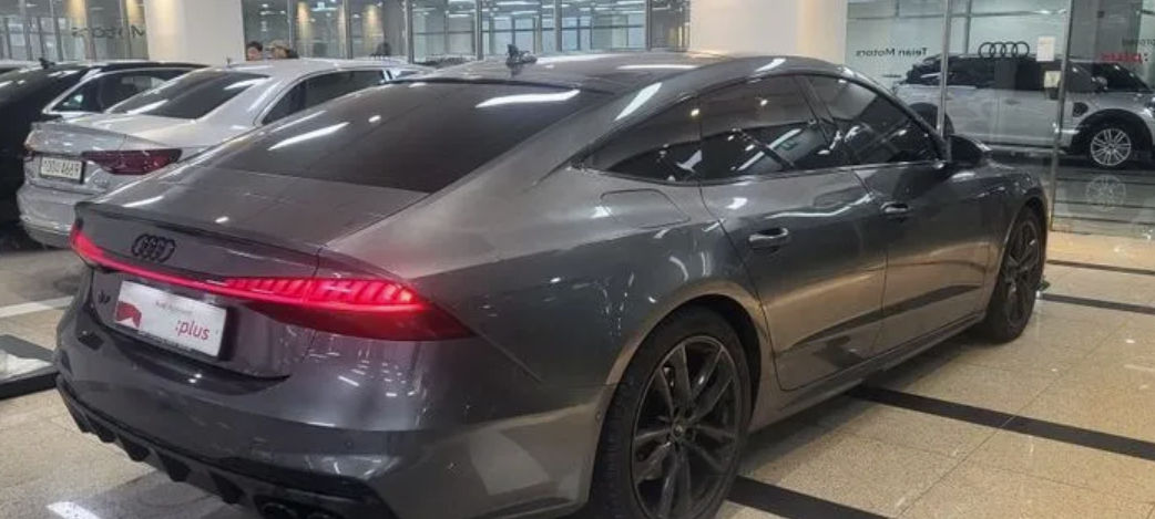 Audi A7 фото 1