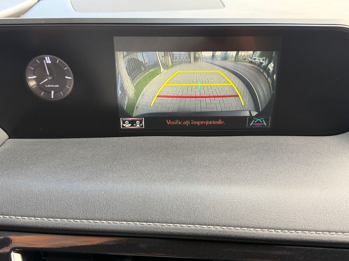 Lexus UX 2020 photo 18
