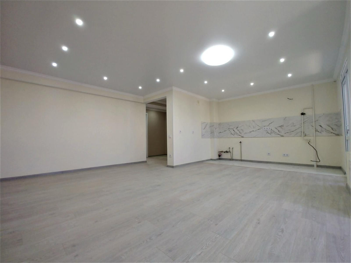 Instalare laminat si plintus . Pret accesibil,lucru calitativ. foto 0