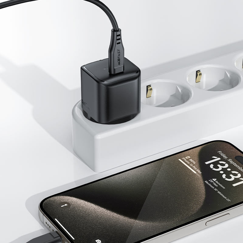 Încărcător AceFast A77 mini PD30W GaN USB-C, negru (UE) foto 1