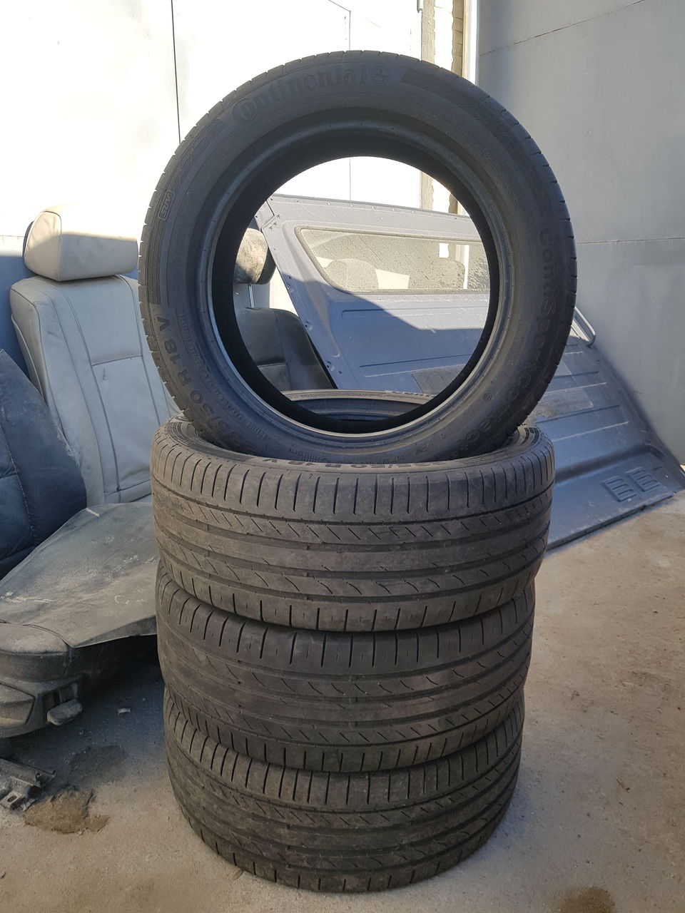 235/50 R18 V Continental