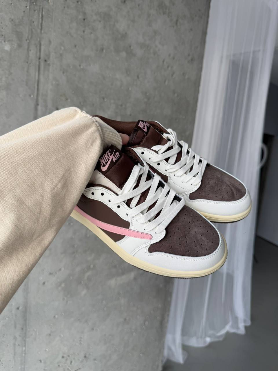 Nike Air Jordan 1 Low Dark Pony / Pink Oxford x Travis Scott фото 0
