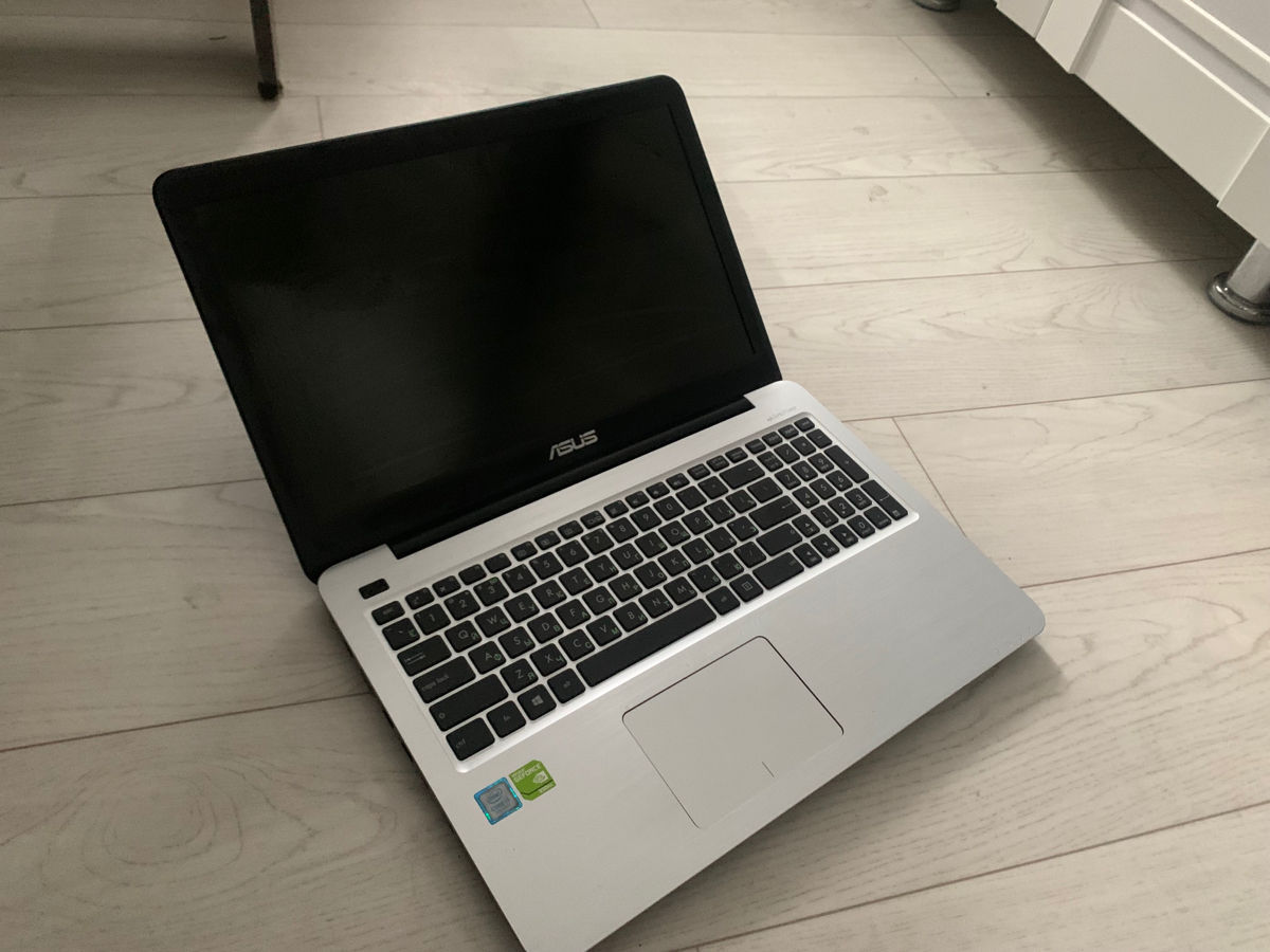 Игровой Asus 15 ! intel Core i3 6006 3.2ghz x4, 8GB DDR4 ram, 256GB SSD, NVIDIA  MX110 2GB