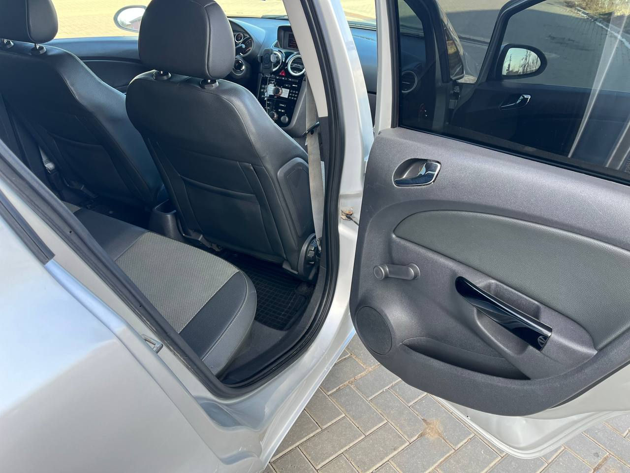 Opel Corsa foto 2