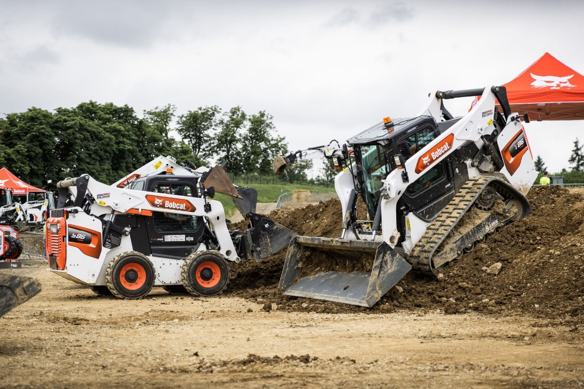 Bobcat excavator basculante gama de intrumente foto 3