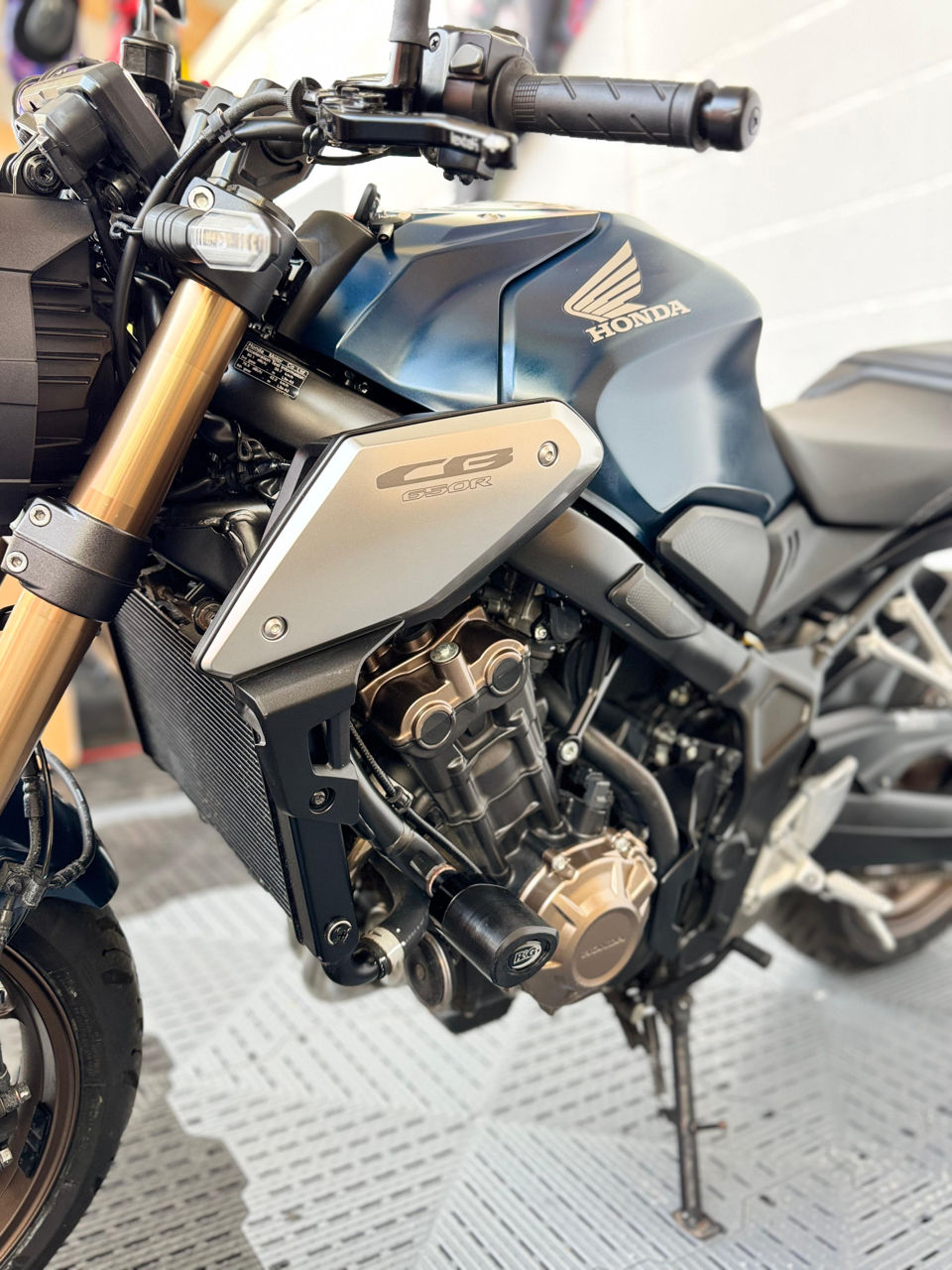 Honda CB650R foto 9