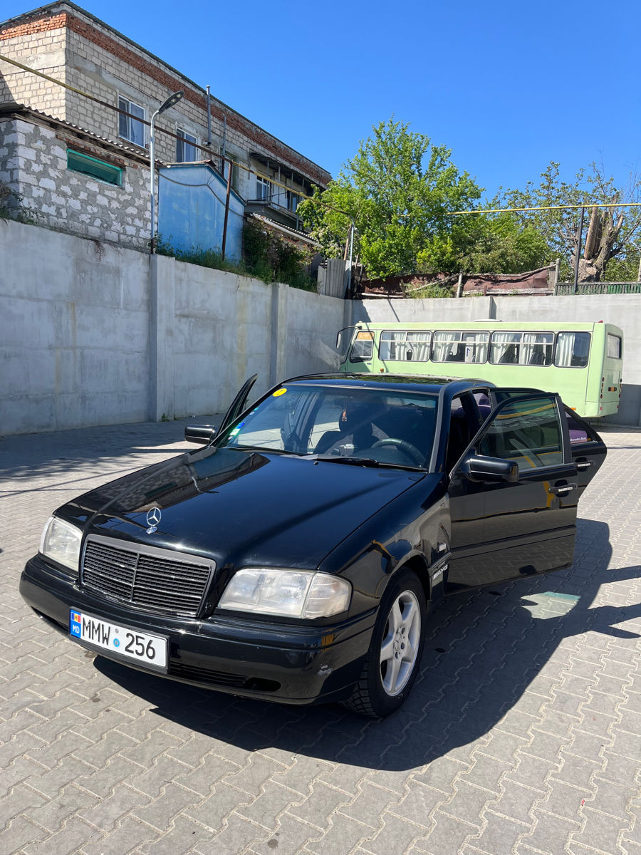Mercedes C-Class foto 3