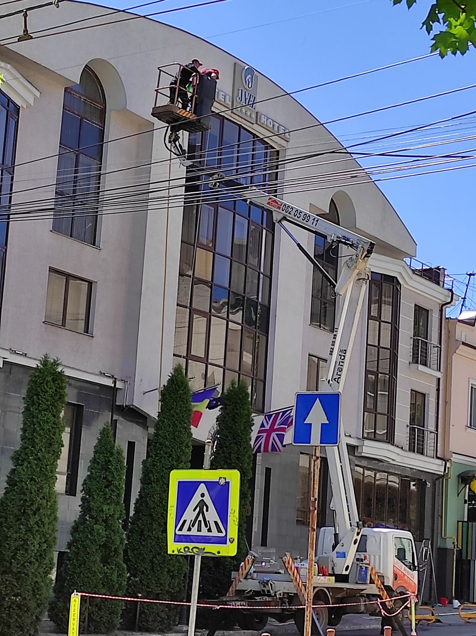 Spălare fatade, acoperis, la cladiri, oficii, case, etc! Aparat cu presiune + spalare manuala! foto 5