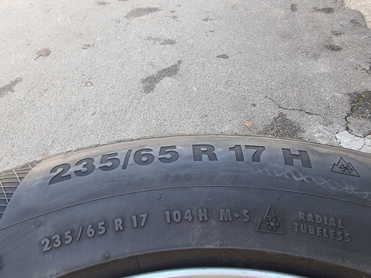 235 65 R17 Continental