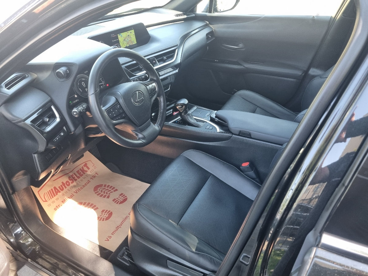 Lexus UX 2020 photo 9
