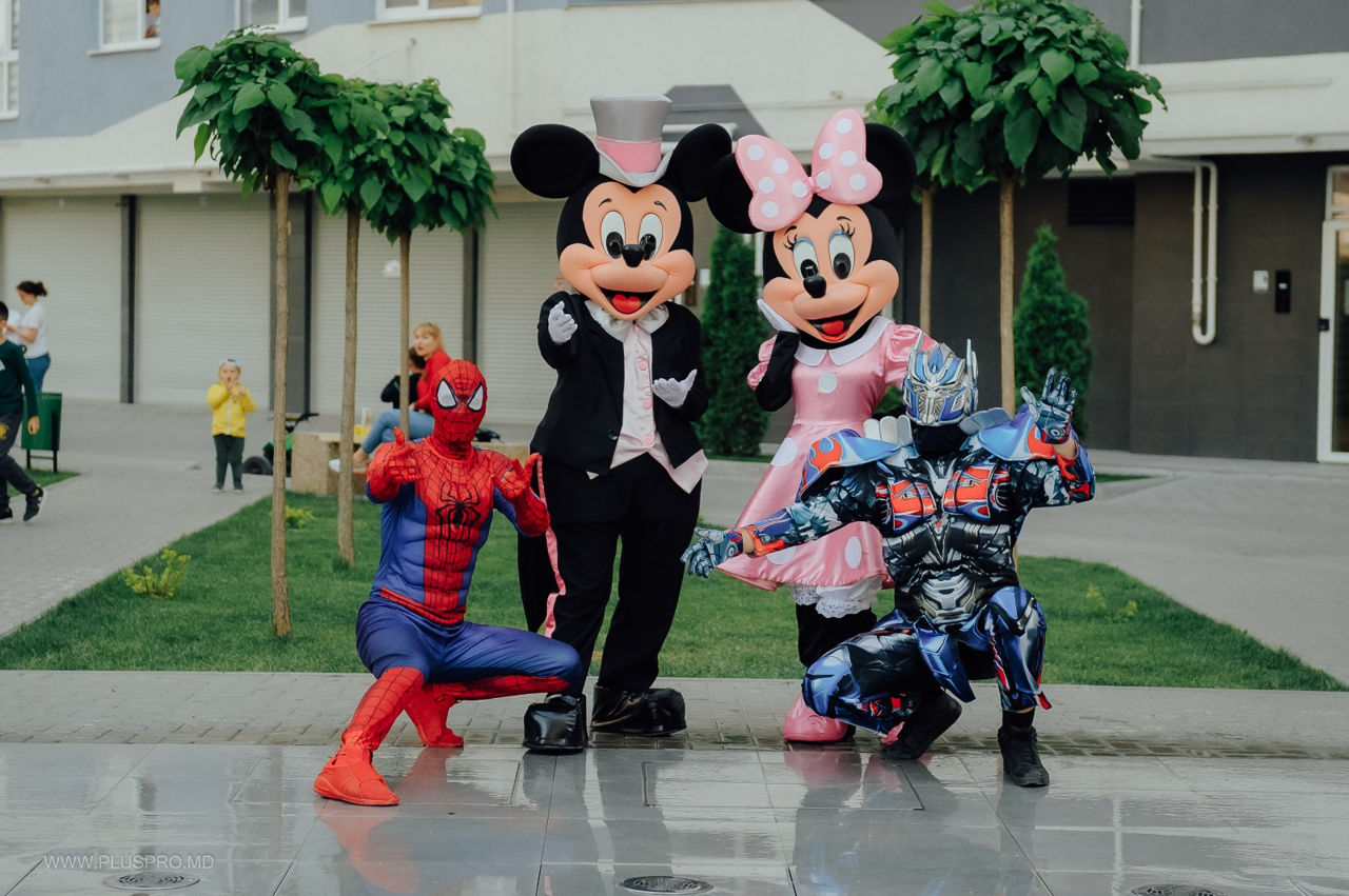 Mickey si minnie mouse animatori in Moldova / costumatie roz / микки и минни маус аниматоры foto 6