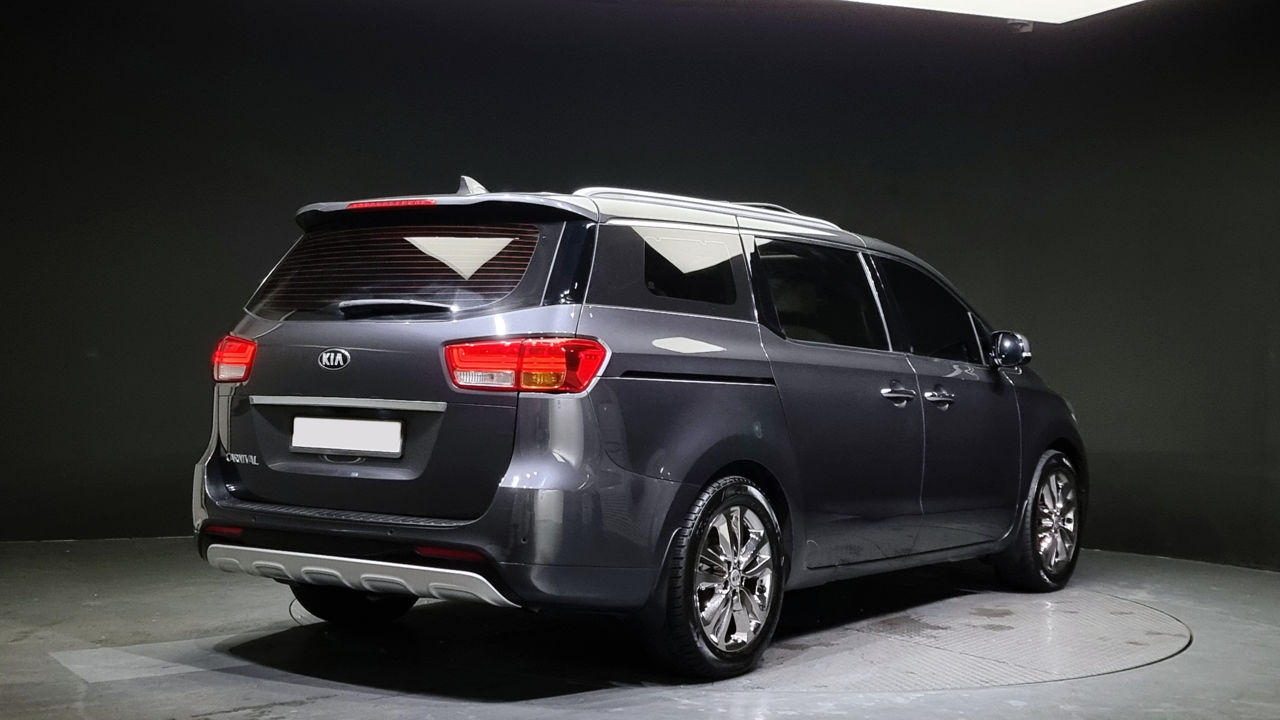 KIA Carnival foto 2