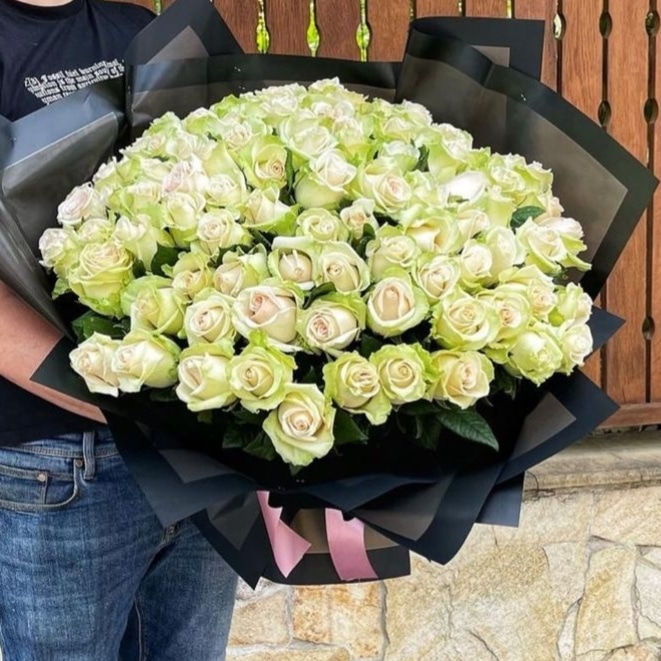 Trandafiri şi alte flori. Livrare. foto 1