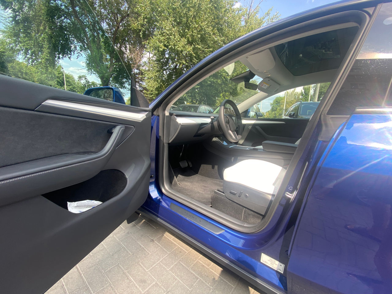 Tesla Model Y foto 4