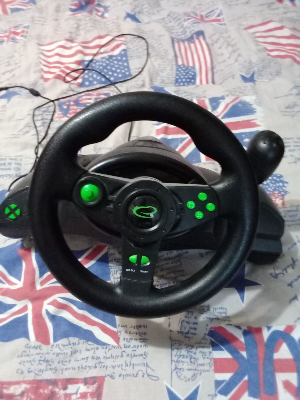 Продаю хороший игровой руль для ПК или ноутбука