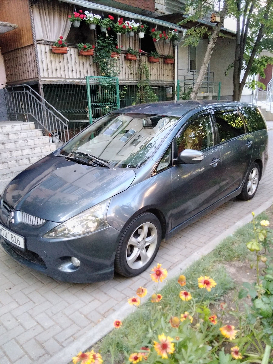 Mitsubishi Grandis foto 1
