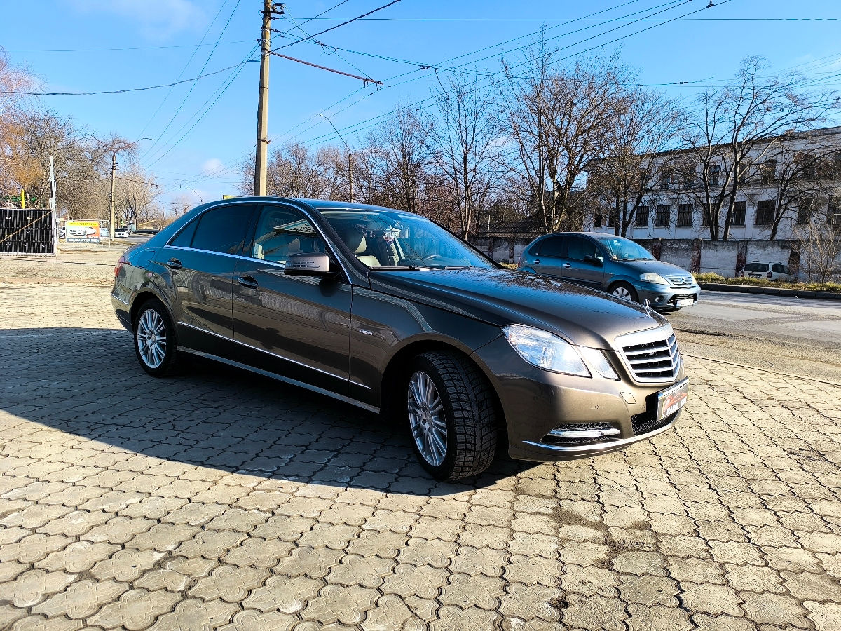 Mercedes E-Class foto 2